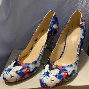 Marc Fisher Floral Abstract Pump Herls